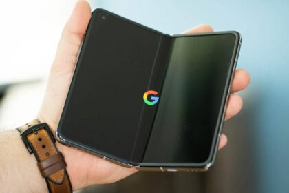 Google перенесла випуск смартфона Pixel, що складається